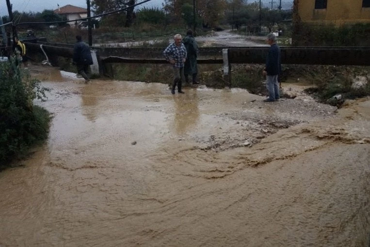 Αποκομμένα 6 χωριά στα Άγραφα Ευρυτανίας λόγω της «Πηνελόπης» – «Πνίγηκε» χωριό στο Αγρίνιο